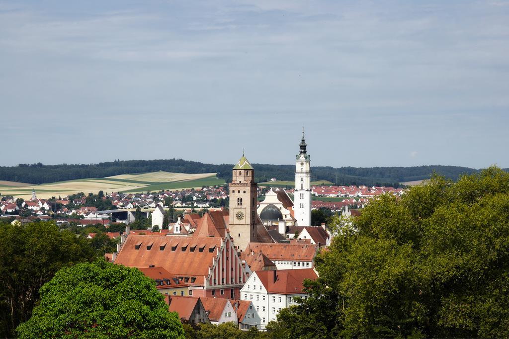 Aparthotel Donaustern Asbach-Baumenheim ภายนอก รูปภาพ