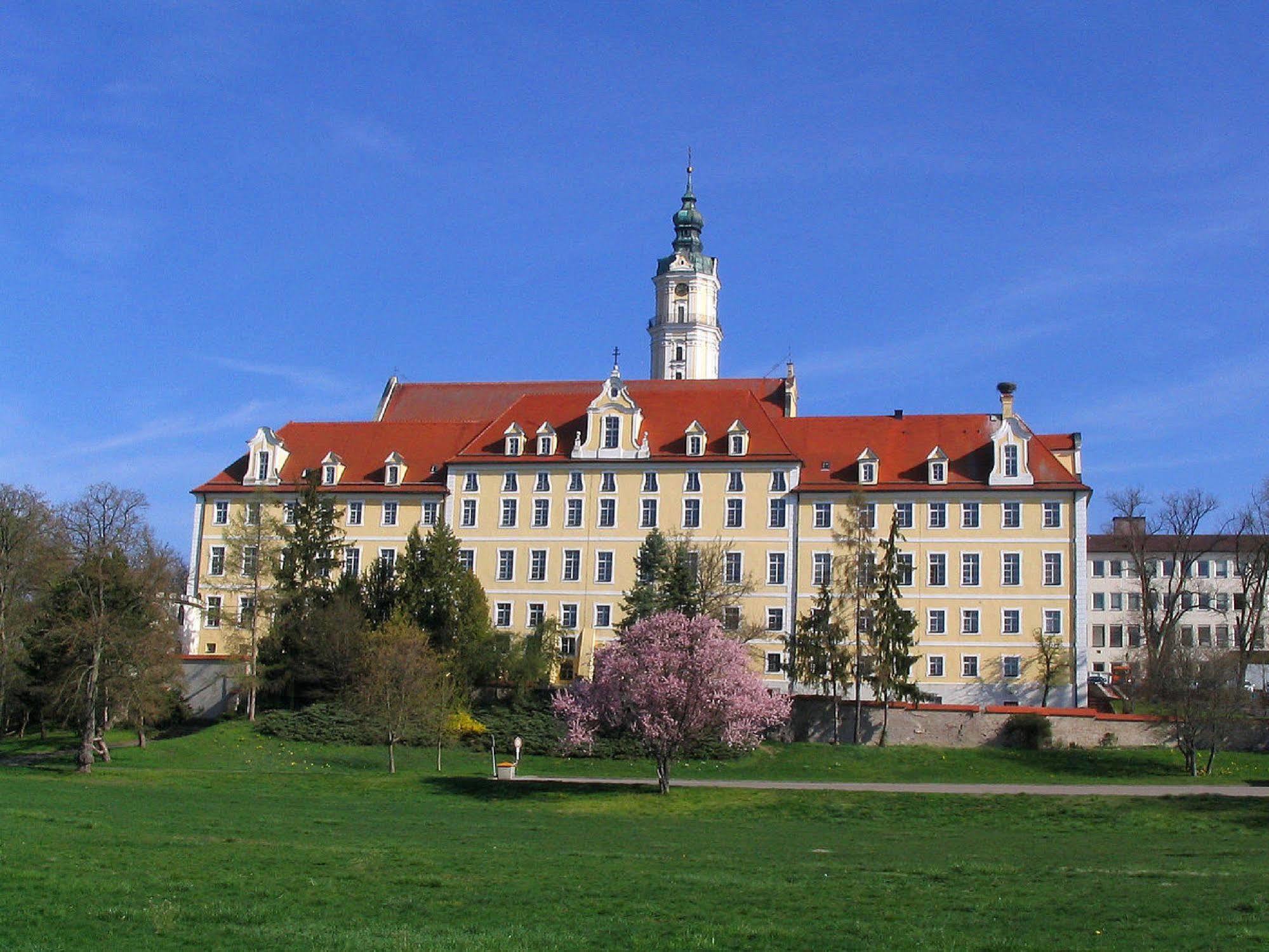Aparthotel Donaustern Asbach-Baumenheim ภายนอก รูปภาพ
