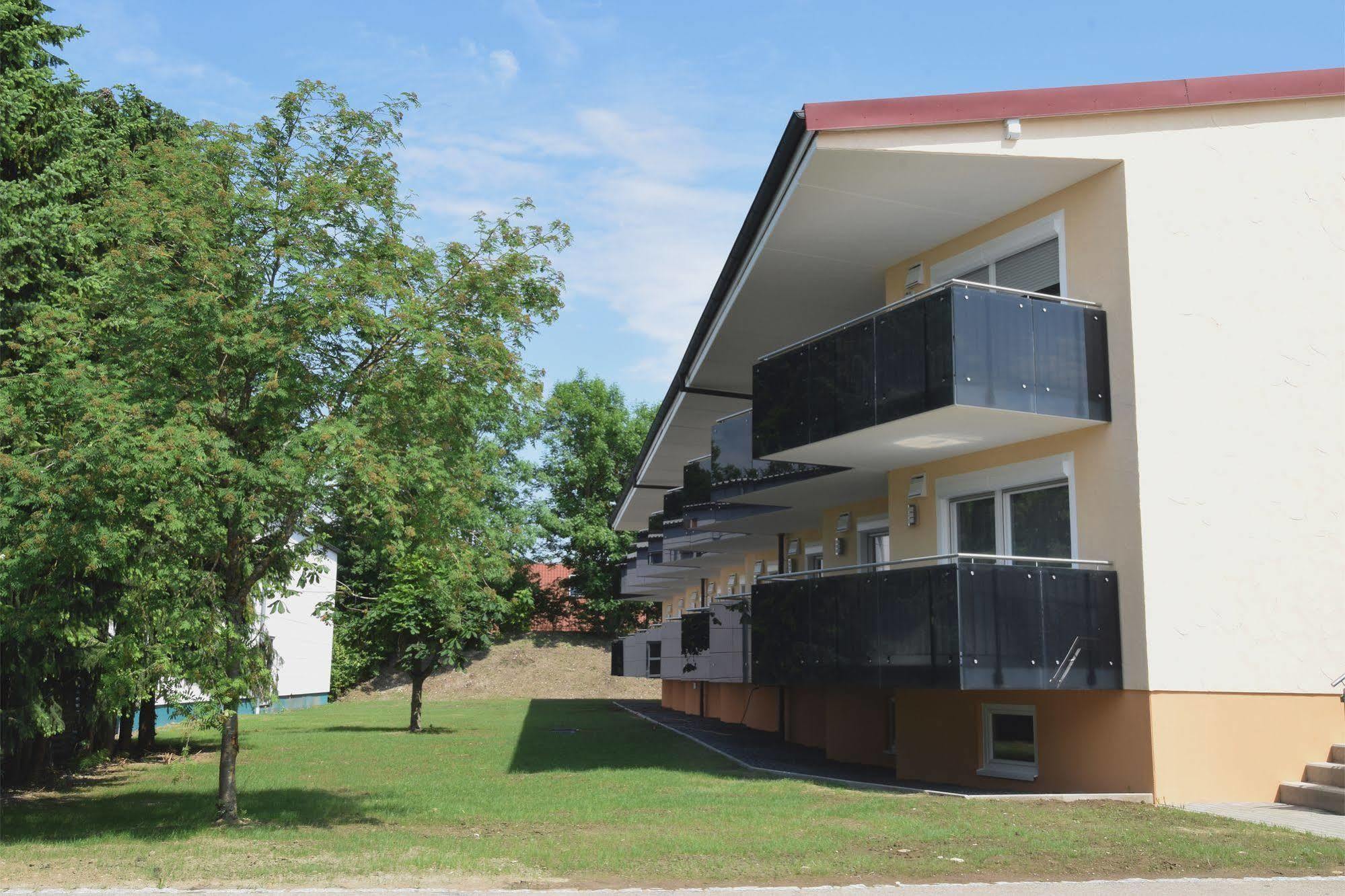 Aparthotel Donaustern Asbach-Baumenheim ภายนอก รูปภาพ