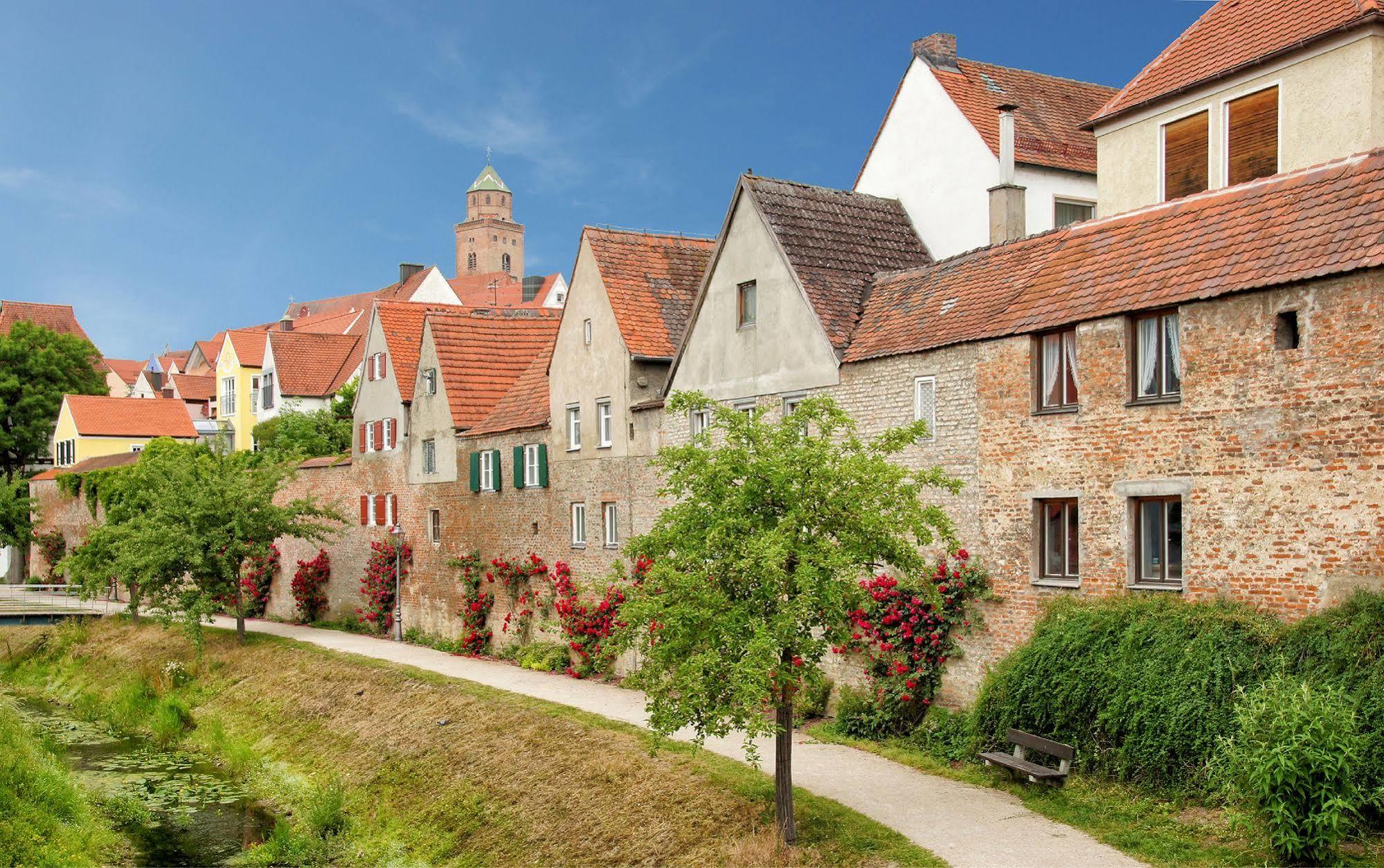 Aparthotel Donaustern Asbach-Baumenheim ภายนอก รูปภาพ