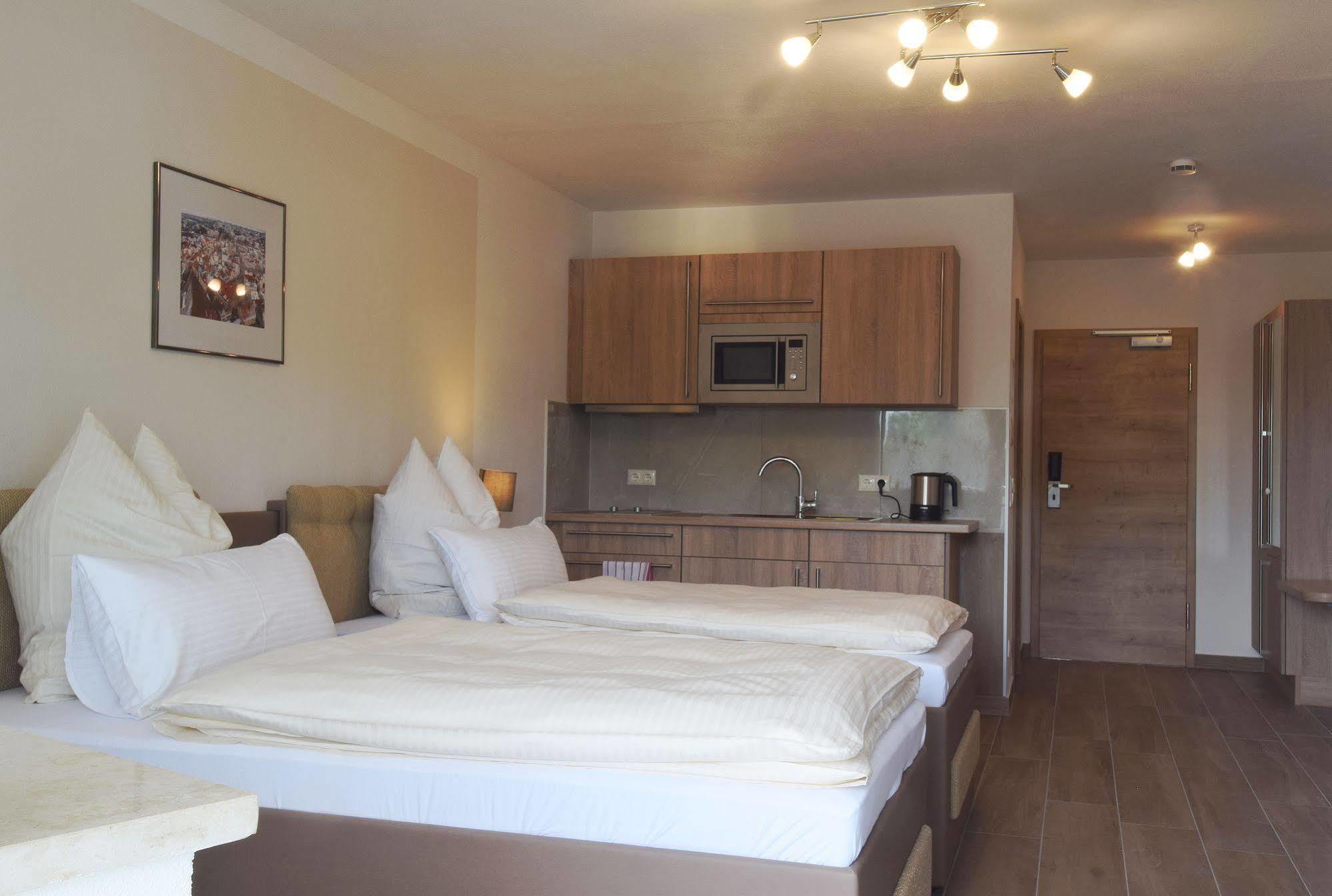 Aparthotel Donaustern Asbach-Baumenheim ภายนอก รูปภาพ