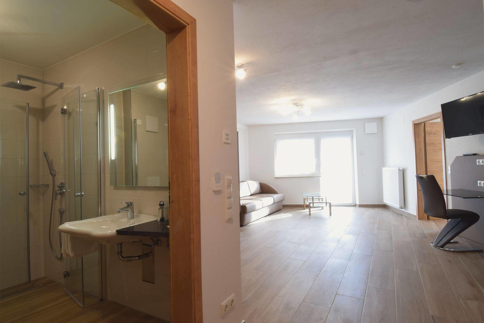 Aparthotel Donaustern Asbach-Baumenheim ภายนอก รูปภาพ