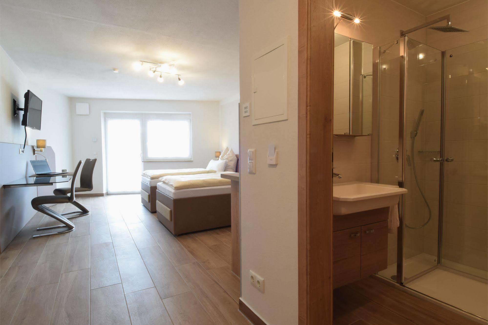 Aparthotel Donaustern Asbach-Baumenheim ภายนอก รูปภาพ