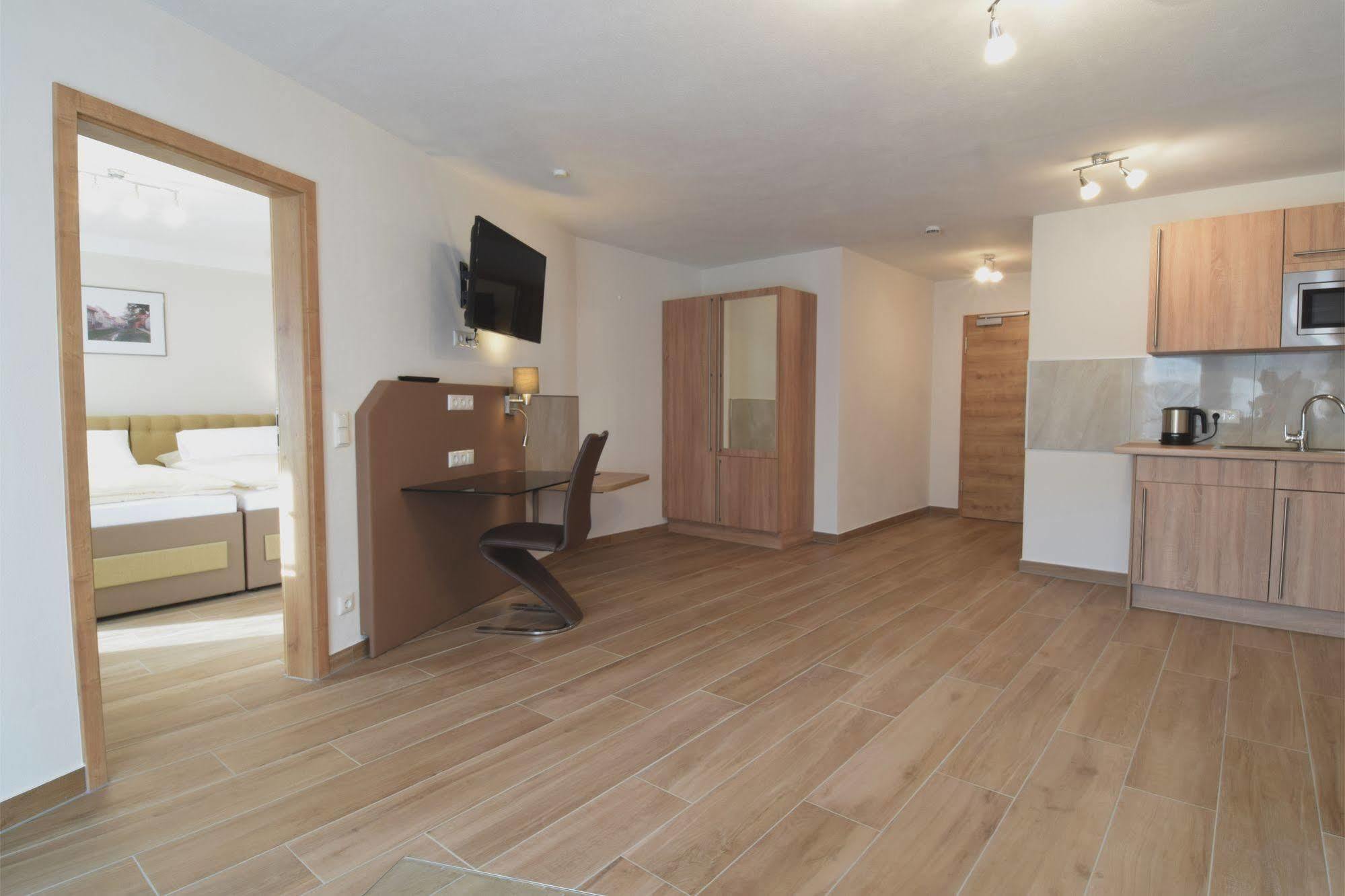 Aparthotel Donaustern Asbach-Baumenheim ภายนอก รูปภาพ