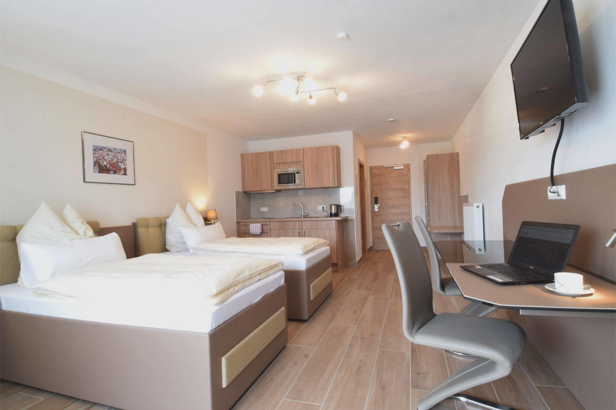 Aparthotel Donaustern Asbach-Baumenheim ภายนอก รูปภาพ
