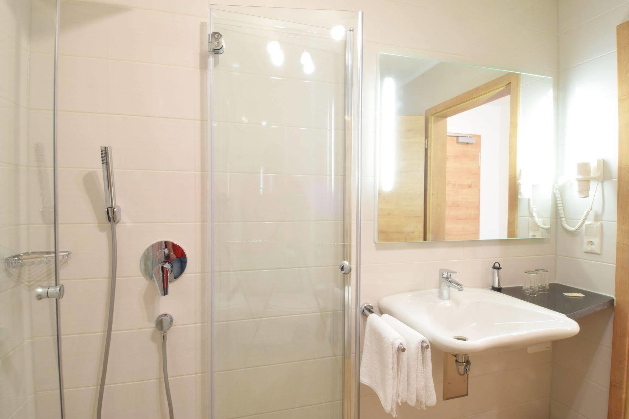 Aparthotel Donaustern Asbach-Baumenheim ภายนอก รูปภาพ