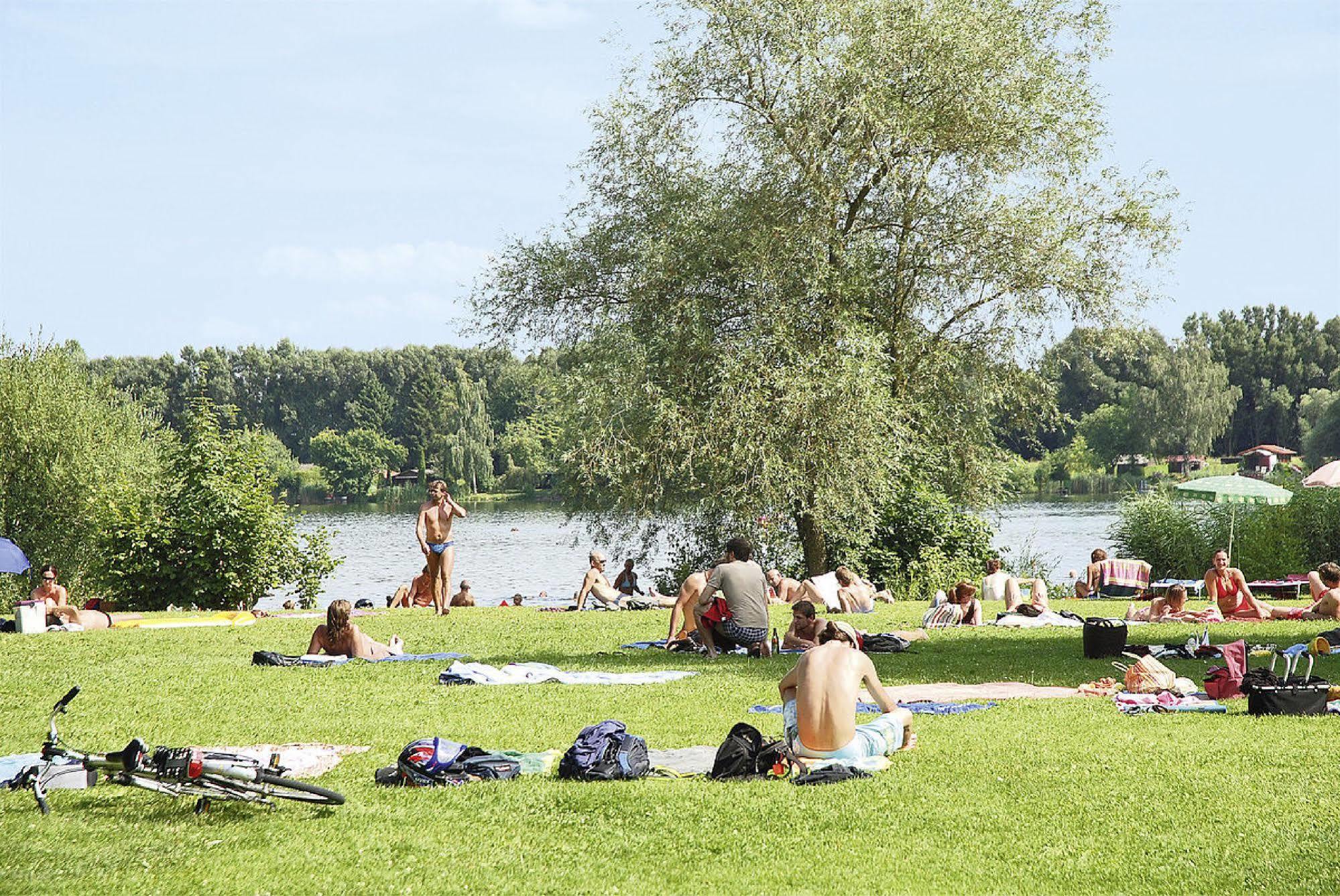 Aparthotel Donaustern Asbach-Baumenheim ภายนอก รูปภาพ