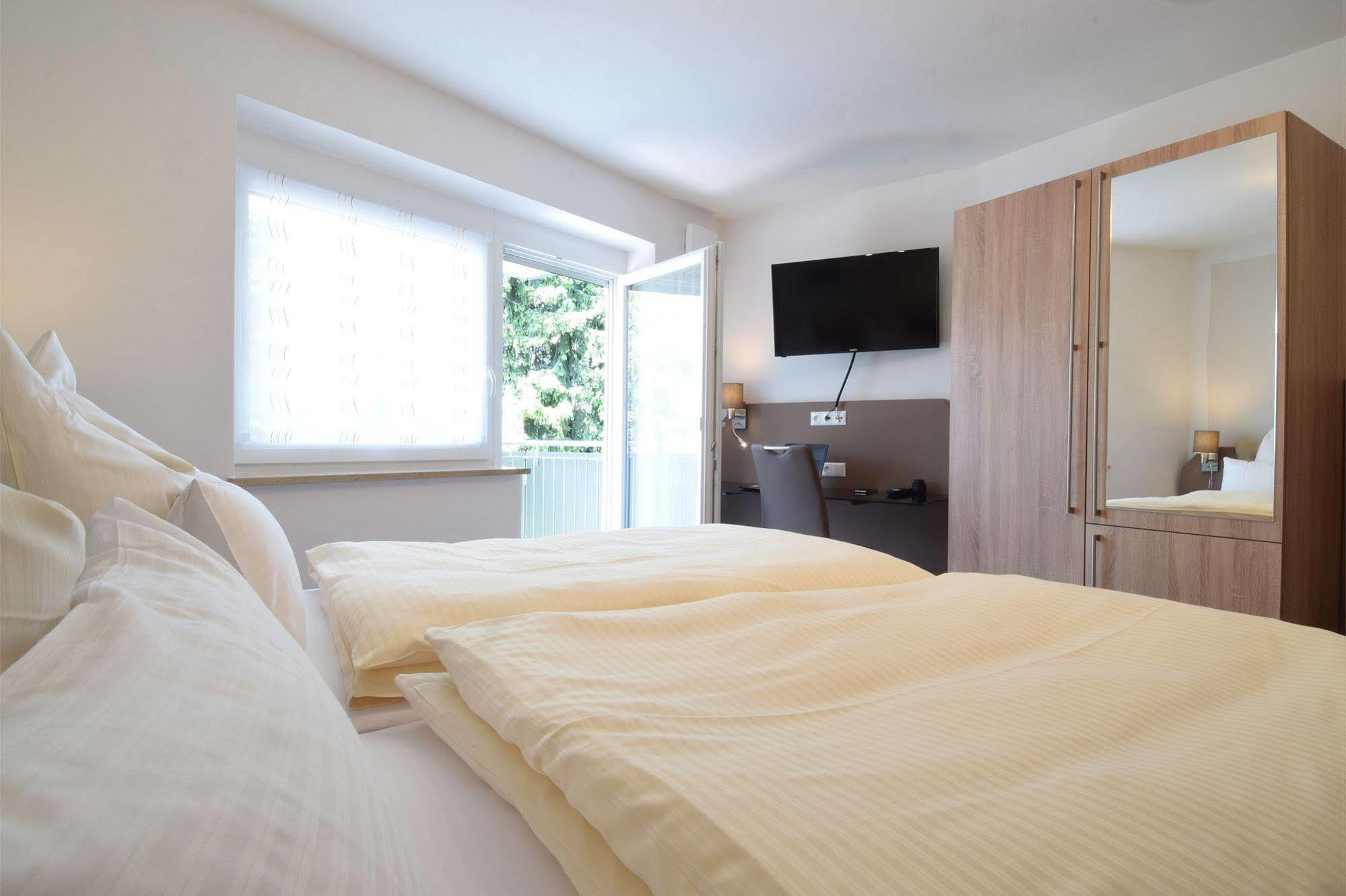 Aparthotel Donaustern Asbach-Baumenheim ภายนอก รูปภาพ