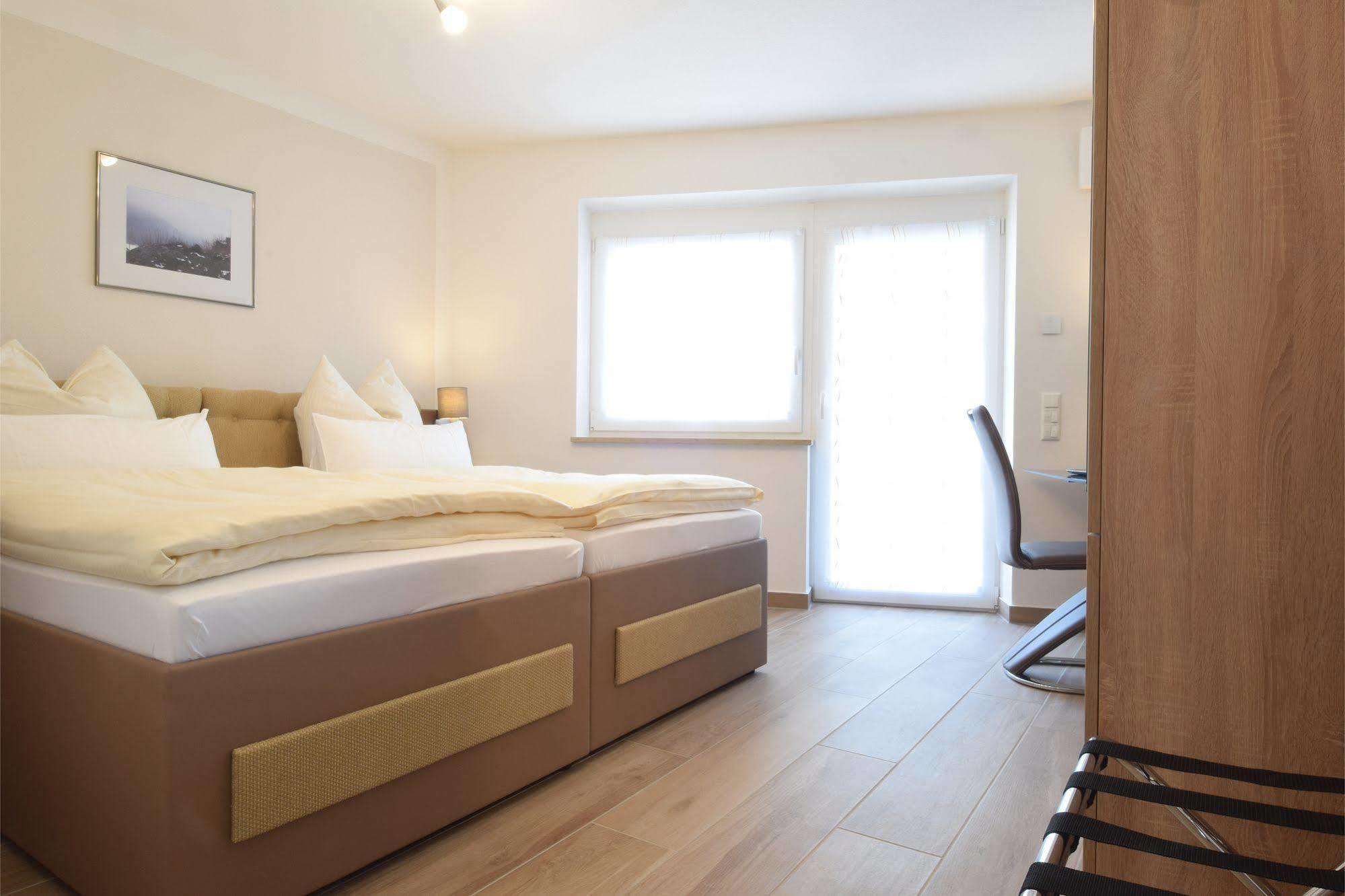 Aparthotel Donaustern Asbach-Baumenheim ภายนอก รูปภาพ