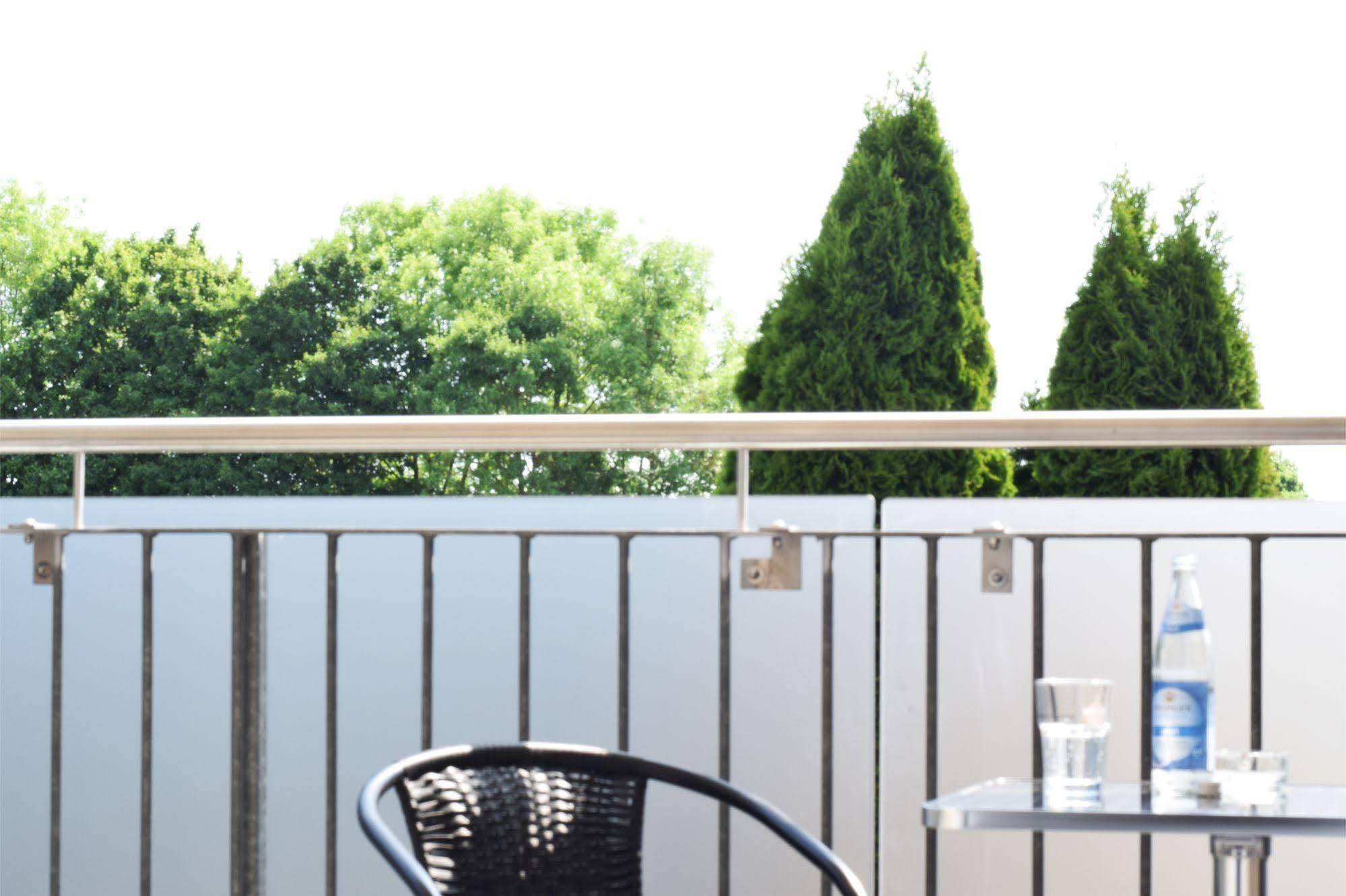 Aparthotel Donaustern Asbach-Baumenheim ภายนอก รูปภาพ