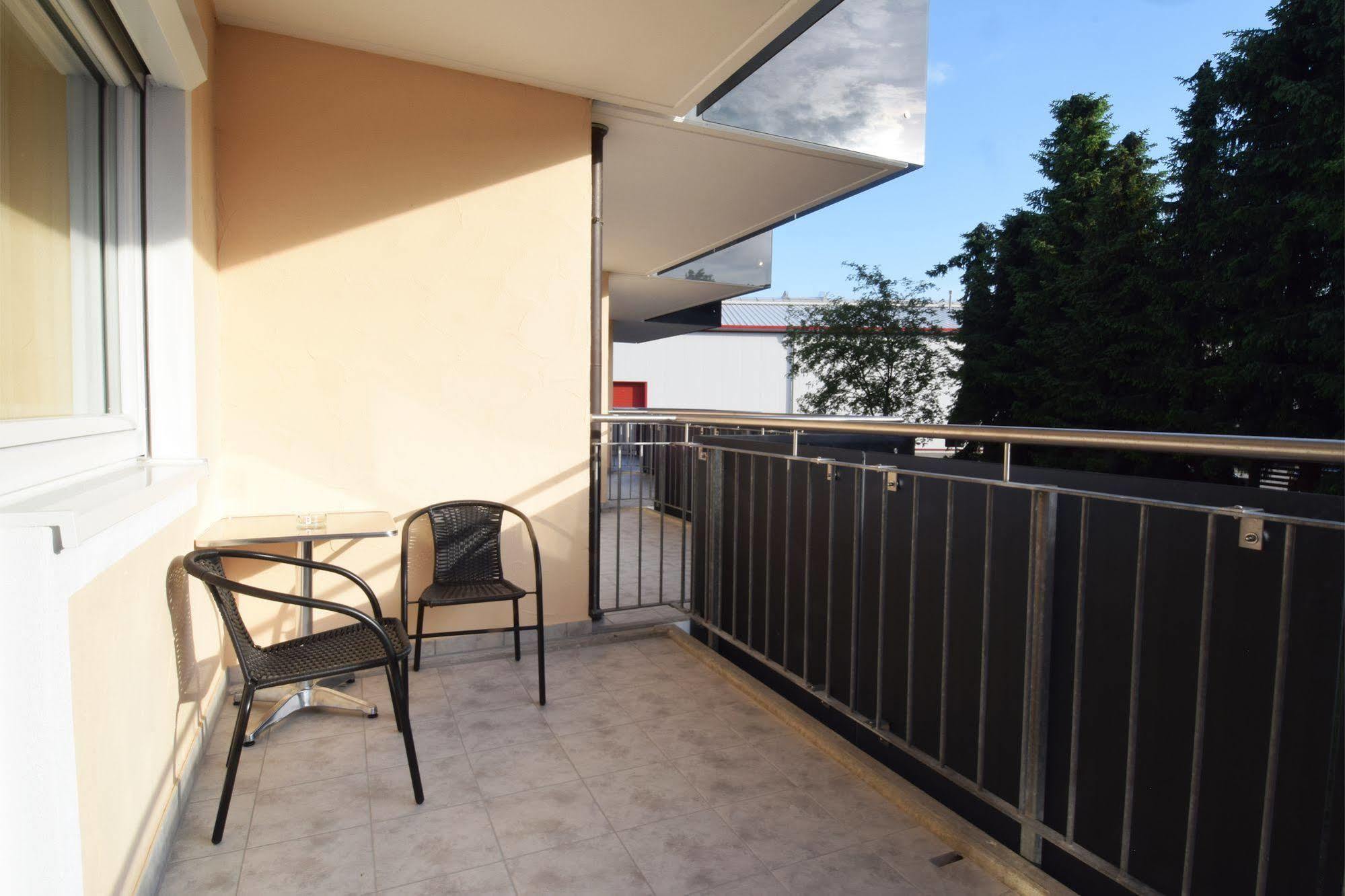 Aparthotel Donaustern Asbach-Baumenheim ภายนอก รูปภาพ